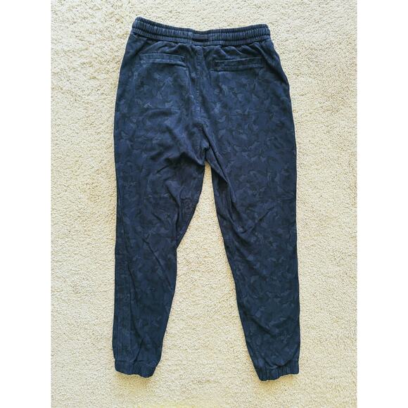 Athleta Printed Farallon Joggers Pants High Rise Stratum Camo Size 6 - Picture 3 of 5